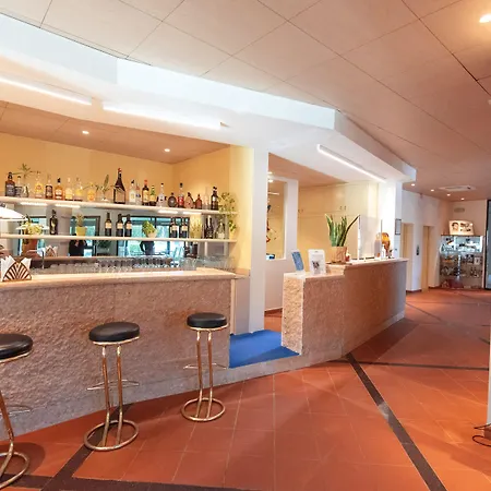 Castello Artemide Congressi מלון 4*