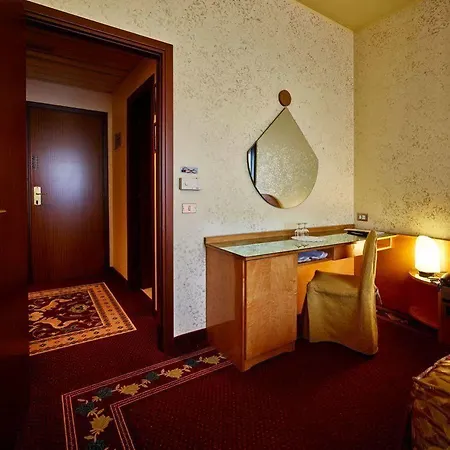 Szálloda Castello Artemide Congressi 4*